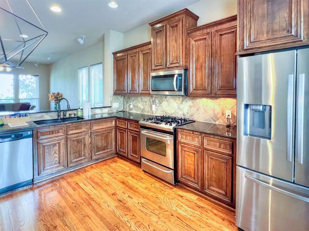 2325 Hutchins Street Street, Houston, TX 77004