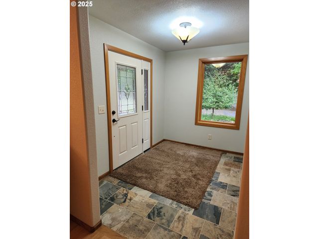 3413 WILD RIVER Dr, Roseburg, OR 97470