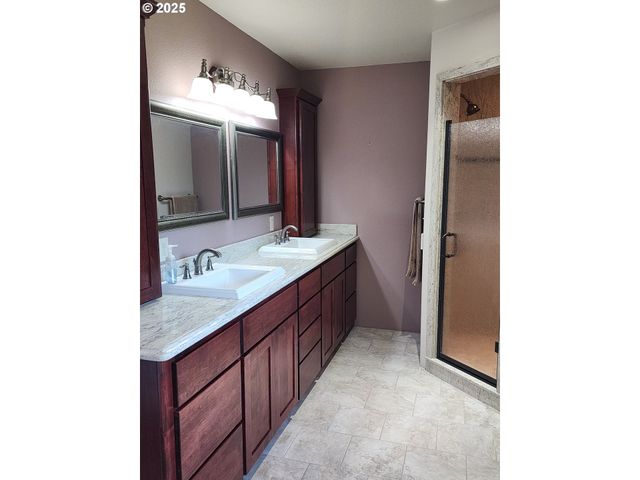 3413 WILD RIVER Dr, Roseburg, OR 97470