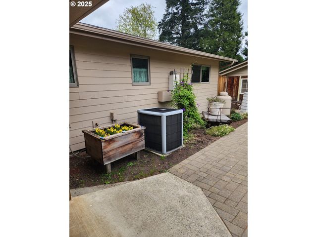 3413 WILD RIVER Dr, Roseburg, OR 97470