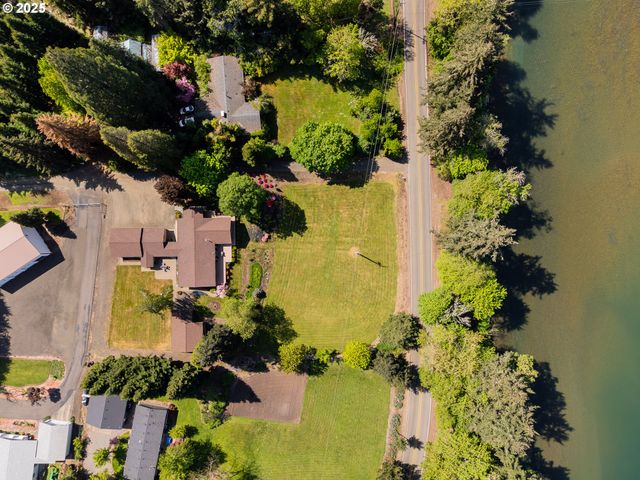 3413 WILD RIVER Dr, Roseburg, OR 97470