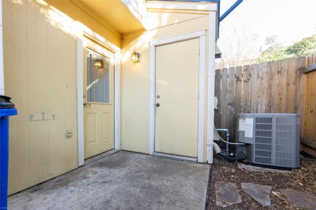 11901 Swearingen DR 104, Austin, TX 78758