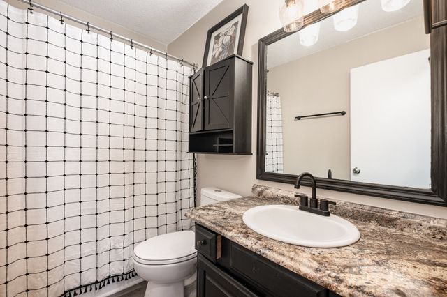 806 Charlie Pl, Nashville, TN 37207