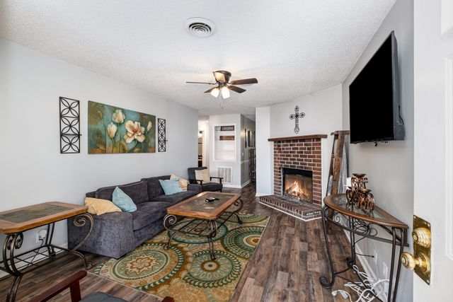 806 Charlie Pl, Nashville, TN 37207