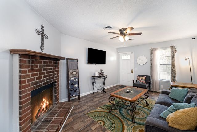 806 Charlie Pl, Nashville, TN 37207