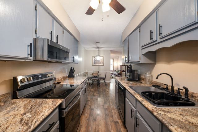 806 Charlie Pl, Nashville, TN 37207