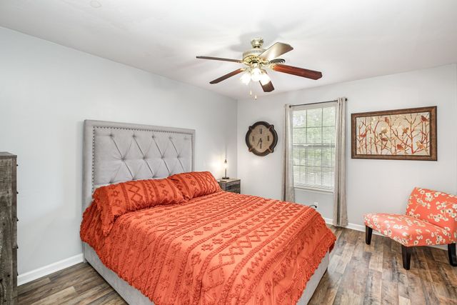 806 Charlie Pl, Nashville, TN 37207