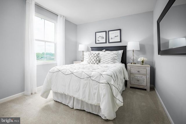 2204 MUTUAL DR, Inwood, WV 25428