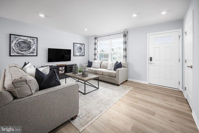 2204 MUTUAL DR, Inwood, WV 25428