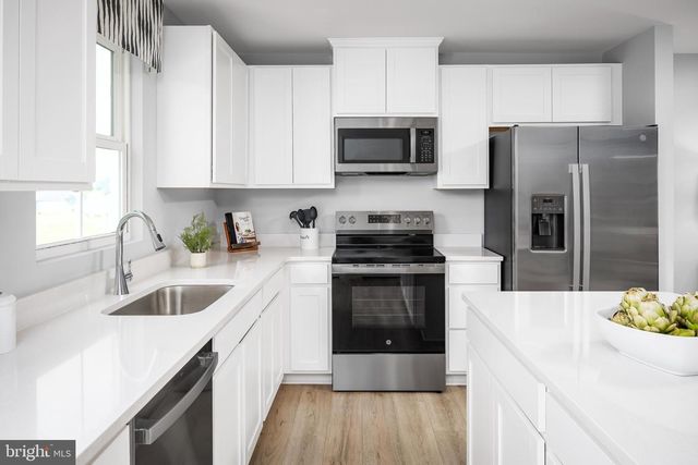 2204 MUTUAL DR, Inwood, WV 25428