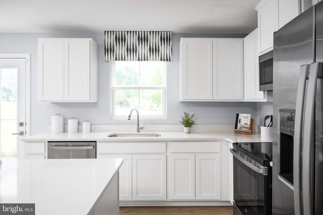 2204 MUTUAL DR, Inwood, WV 25428