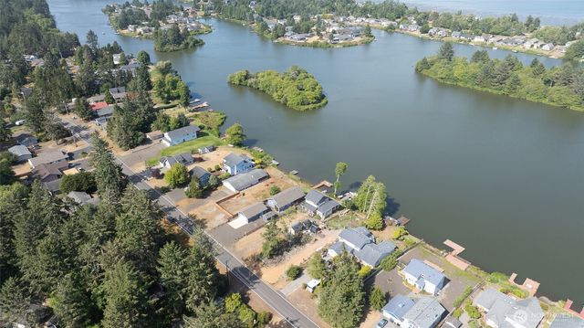 544 Mt Olympus Avenue SE, Ocean Shores, WA 98569