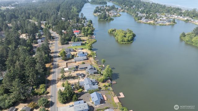 544 Mt Olympus Avenue SE, Ocean Shores, WA 98569