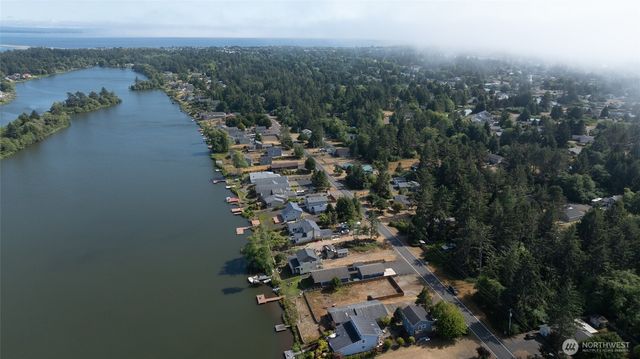 544 Mt Olympus Avenue SE, Ocean Shores, WA 98569