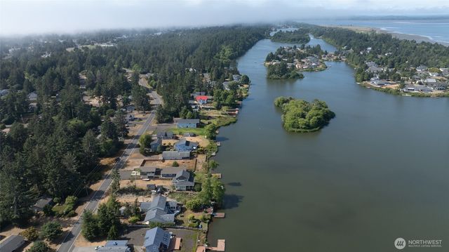 544 Mt Olympus Avenue SE, Ocean Shores, WA 98569