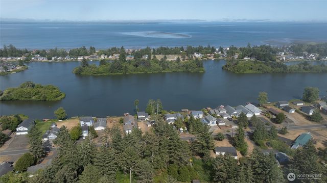 544 Mt Olympus Avenue SE, Ocean Shores, WA 98569