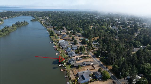 544 Mt Olympus Avenue SE, Ocean Shores, WA 98569