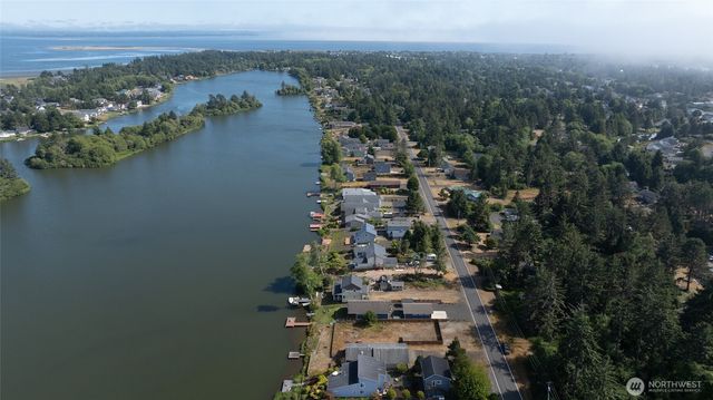 544 Mt Olympus Avenue SE, Ocean Shores, WA 98569