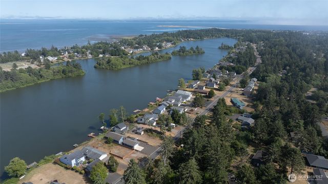 544 Mt Olympus Avenue SE, Ocean Shores, WA 98569