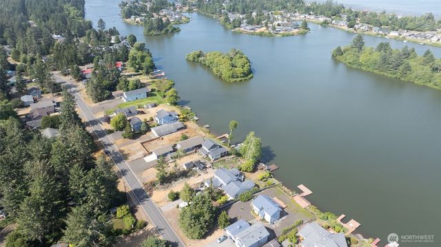 544 Mt Olympus Avenue SE, Ocean Shores, WA 98569