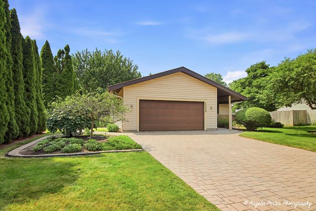5009 Sandburg Drive, Mchenry, IL 60050