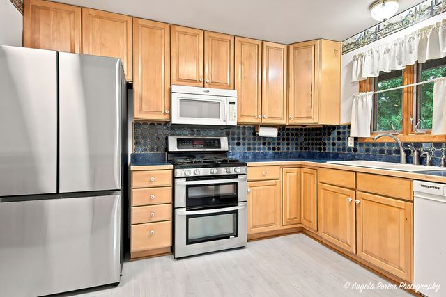 5009 Sandburg Drive, Mchenry, IL 60050