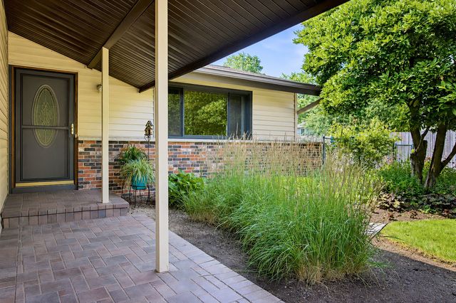 5009 Sandburg Drive, Mchenry, IL 60050