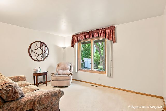 5009 Sandburg Drive, Mchenry, IL 60050