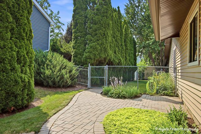 5009 Sandburg Drive, Mchenry, IL 60050