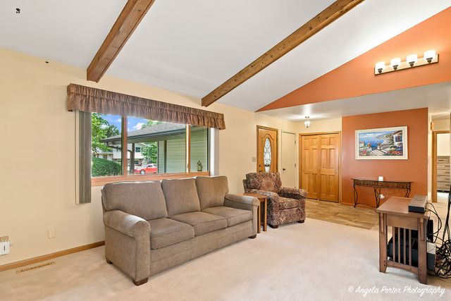 5009 Sandburg Drive, Mchenry, IL 60050