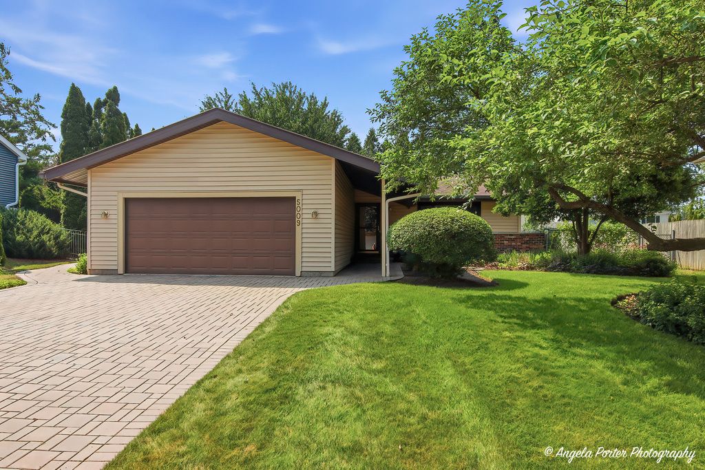5009 Sandburg Drive, Mchenry, IL 60050