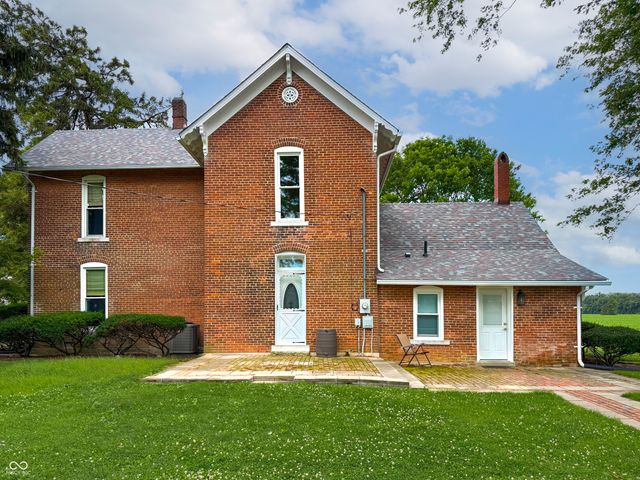 10021 N 400 W, Fountaintown, IN 46130