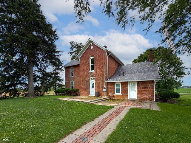 10021 N 400 W, Fountaintown, IN 46130