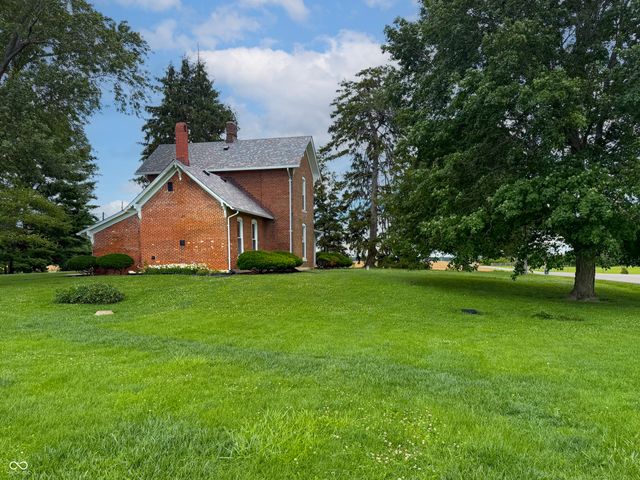 10021 N 400 W, Fountaintown, IN 46130