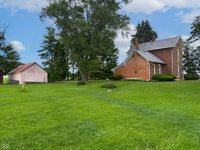 10021 N 400 W, Fountaintown, IN 46130
