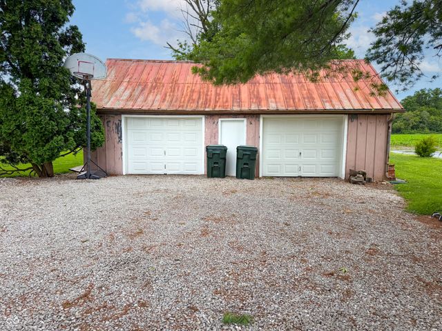 10021 N 400 W, Fountaintown, IN 46130