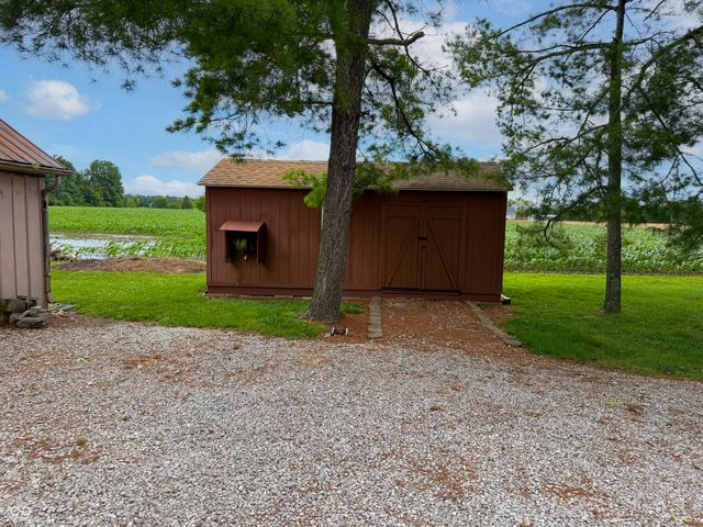 10021 N 400 W, Fountaintown, IN 46130