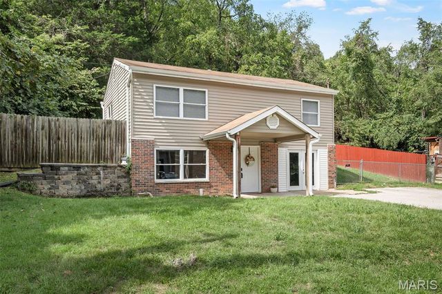 2119 Linnus Drive, High Ridge, MO 63049