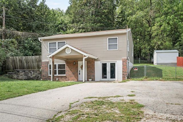2119 Linnus Drive, High Ridge, MO 63049