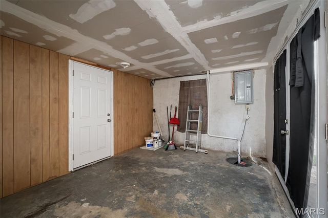 2119 Linnus Drive, High Ridge, MO 63049