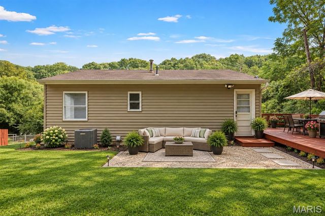 2119 Linnus Drive, High Ridge, MO 63049