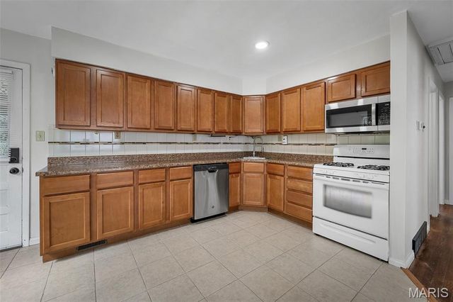 2119 Linnus Drive, High Ridge, MO 63049