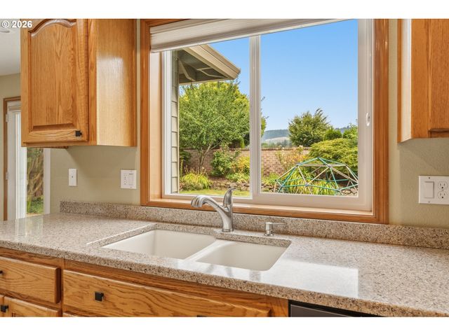 1905 N WESTLAKE Loop, Newberg, OR 97132