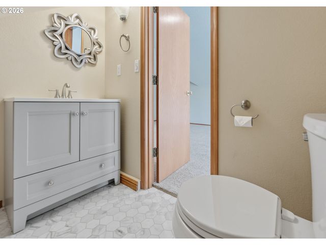1905 N WESTLAKE Loop, Newberg, OR 97132