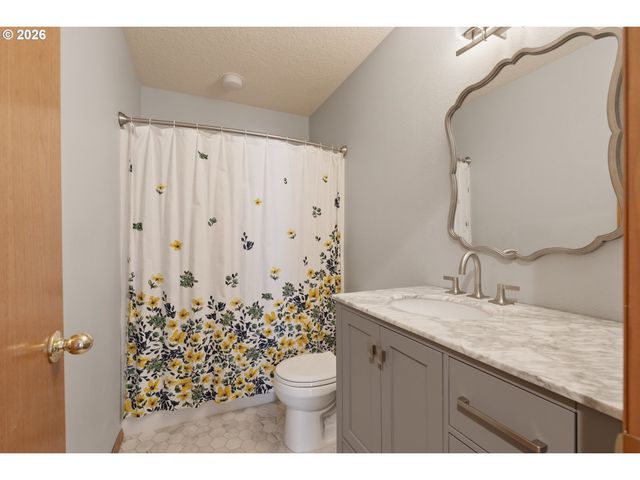 1905 N WESTLAKE Loop, Newberg, OR 97132