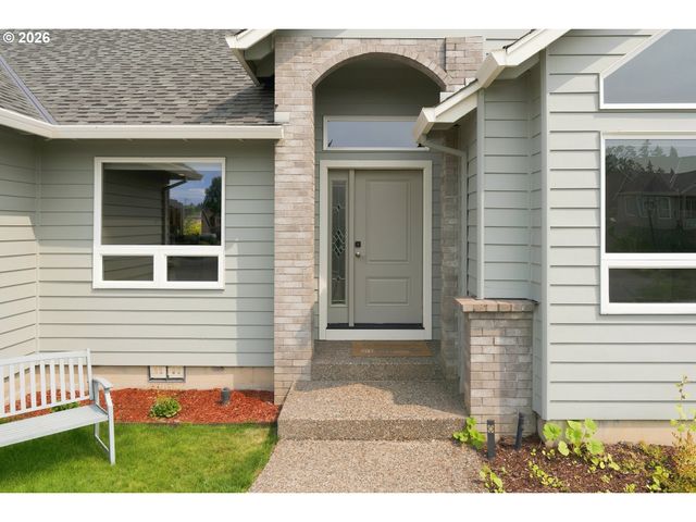 1905 N WESTLAKE Loop, Newberg, OR 97132
