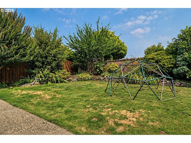 1905 N WESTLAKE Loop, Newberg, OR 97132