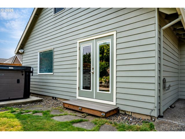 1905 N WESTLAKE Loop, Newberg, OR 97132