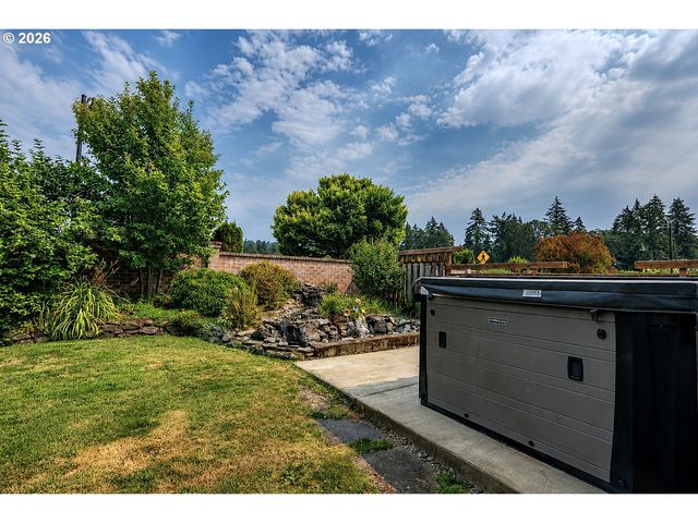 1905 N WESTLAKE Loop, Newberg, OR 97132