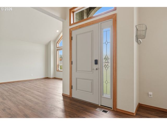 1905 N WESTLAKE Loop, Newberg, OR 97132